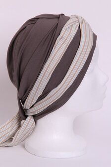 TA13/Taupe Licht blauw streepje