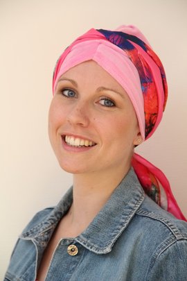 9. Een combinatie van een effen sjaaltje met een sjaaltje met een print. 9. Een combinatie van een effen sjaaltje met een sjaaltje met een print.