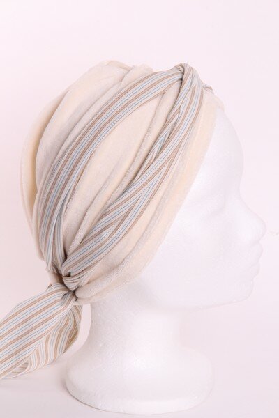 C10/Crème Licht blauw streepje