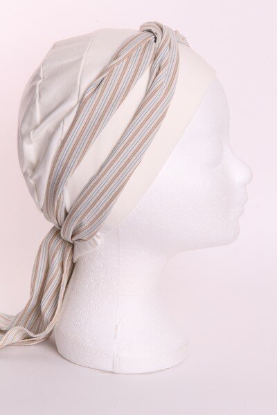 SCR23 Crème licht blauw streepje